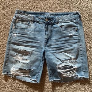 AE Tomgirl Bermuda Distressed Shorts sz 10